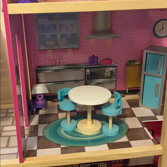 Barbie Dollhouse - Picture 3 of 7